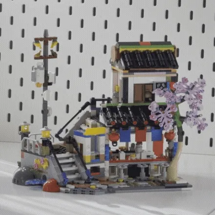 Swappable street decorations.
